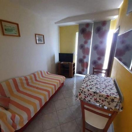 Apartments Robi- Swimming Pool And Beautiful Garden Kampor Exterior photo