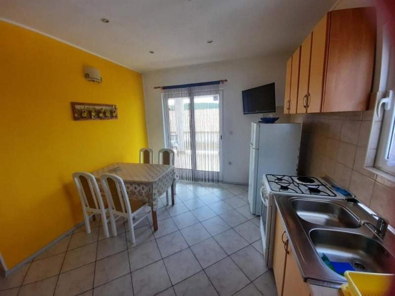 Apartments Robi- Swimming Pool And Beautiful Garden Kampor Exterior photo