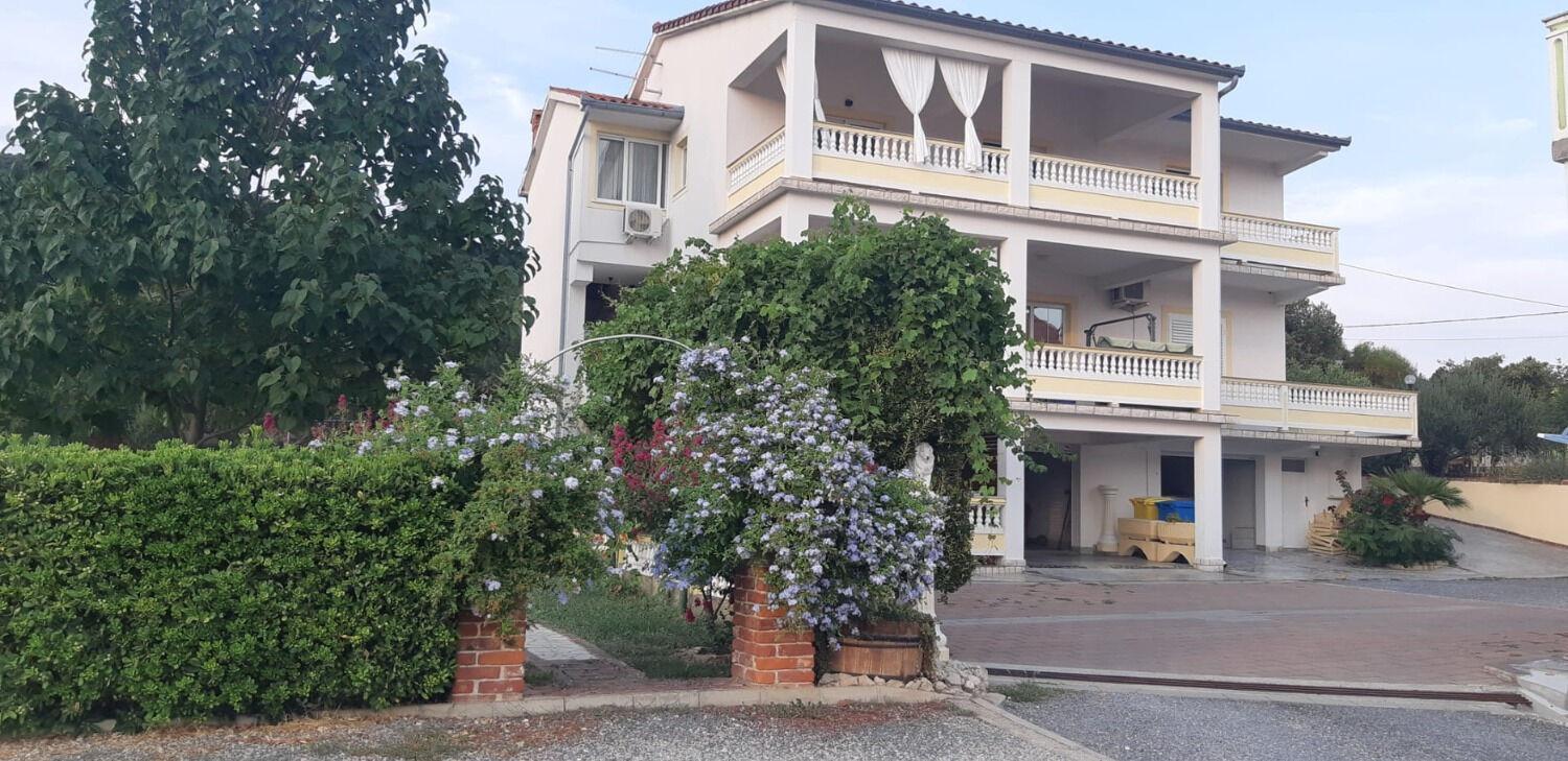 Apartments Robi- Swimming Pool And Beautiful Garden Kampor Exterior photo