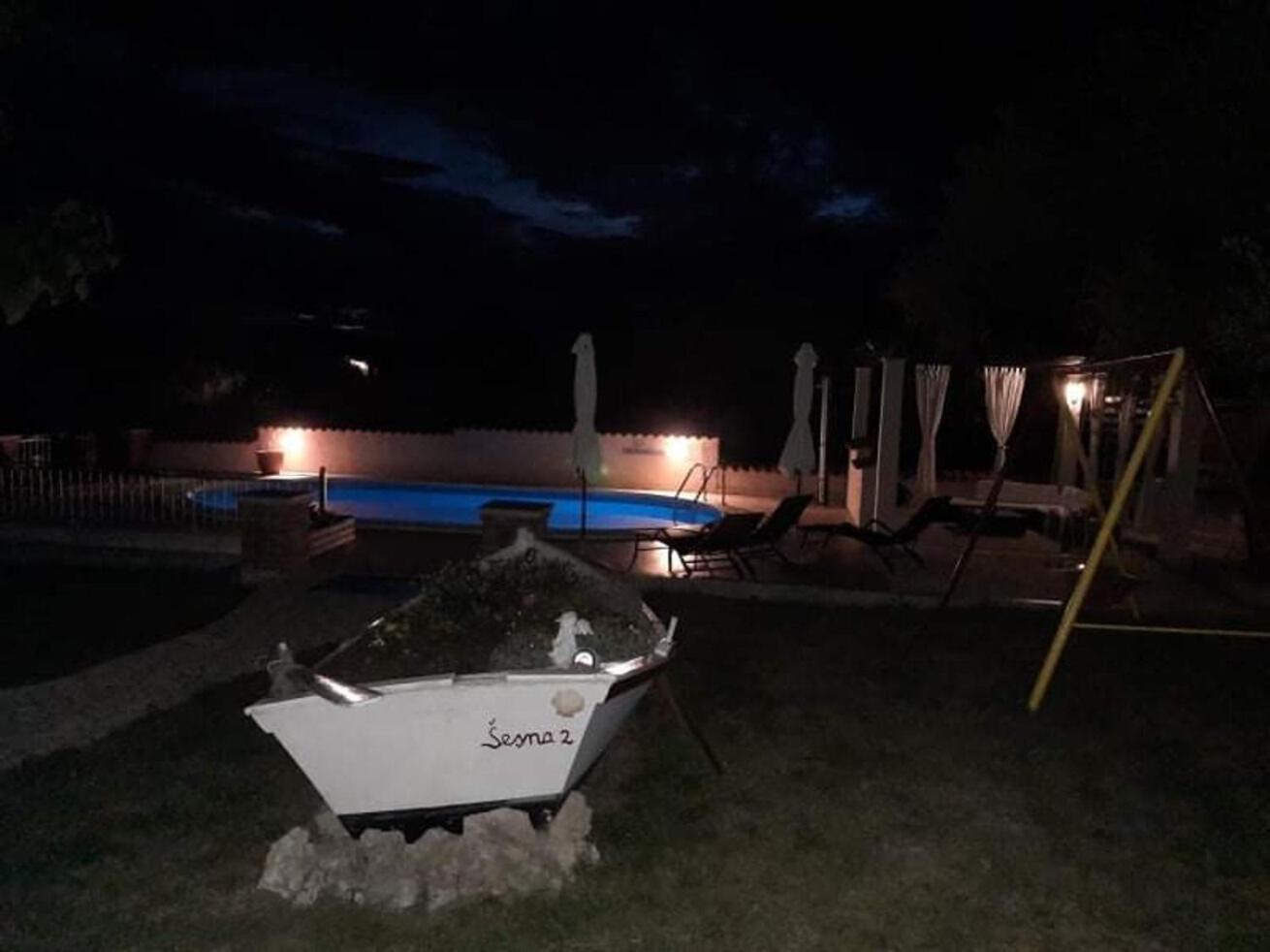 Apartments Robi- Swimming Pool And Beautiful Garden Kampor Exterior photo