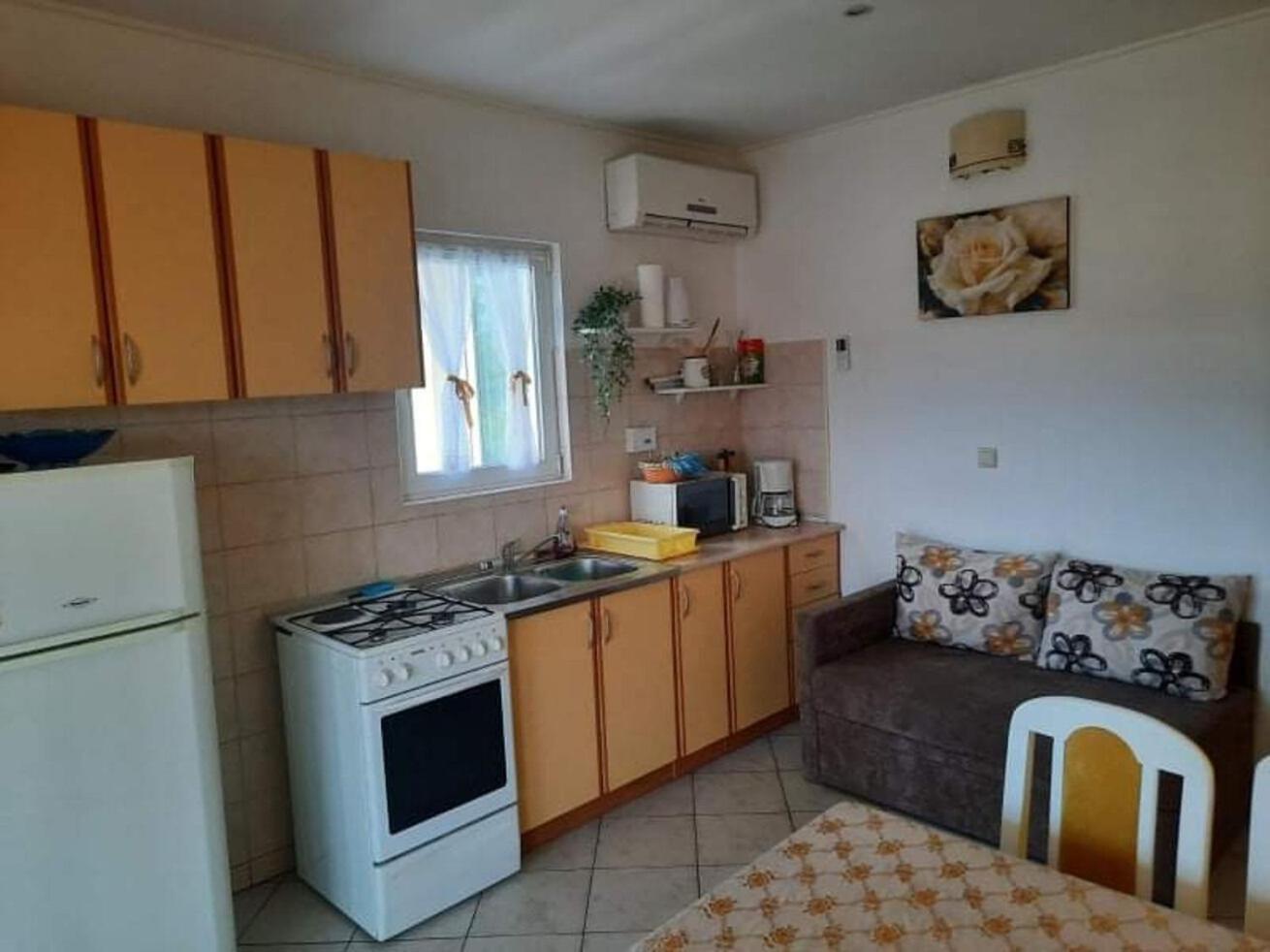 Apartments Robi- Swimming Pool And Beautiful Garden Kampor Exterior photo